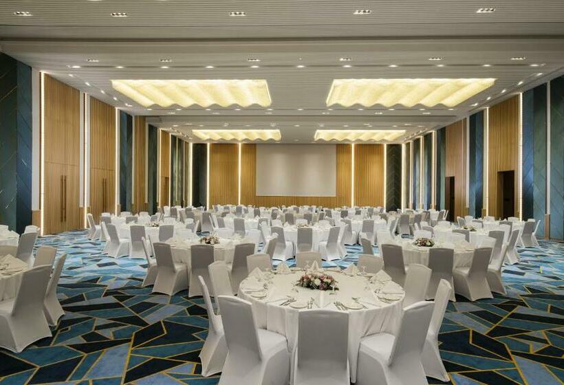 Maani Muscat Hotel & Suites