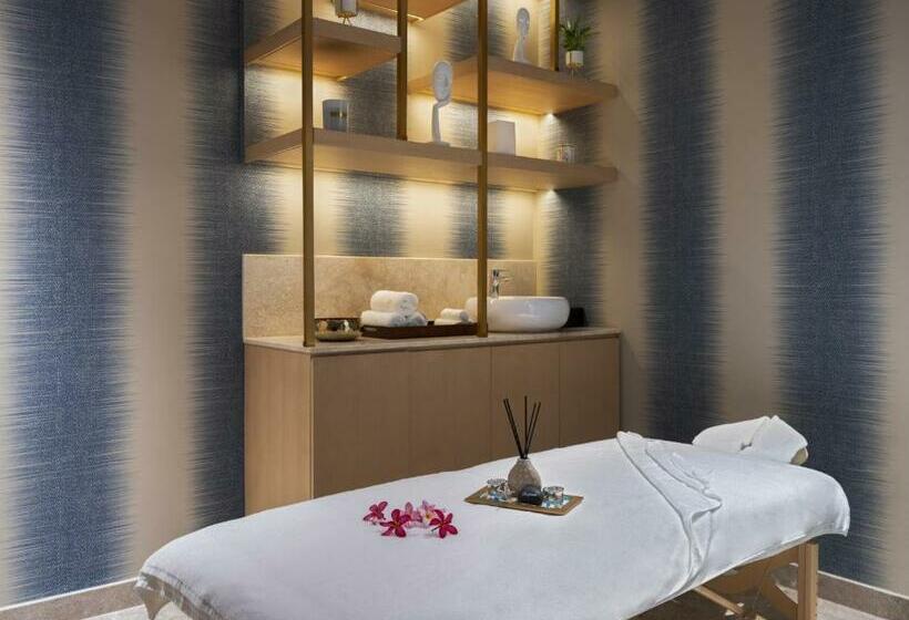 Maani Muscat Hotel & Suites