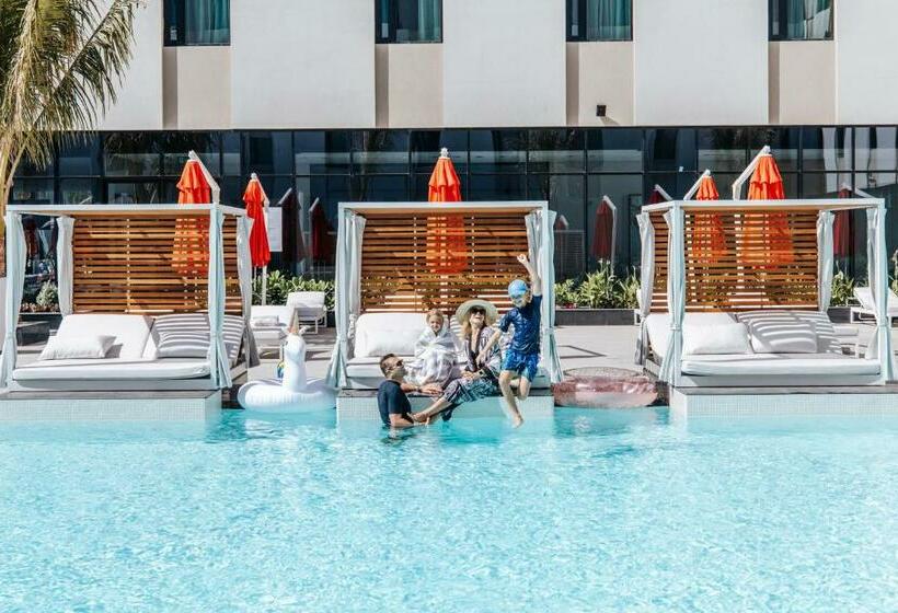 Maani Muscat Hotel & Suites