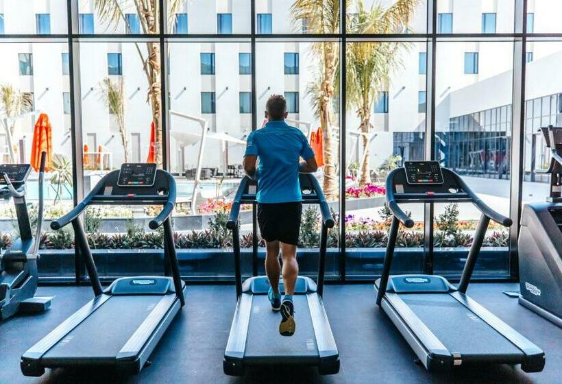 Maani Muscat Hotel & Suites