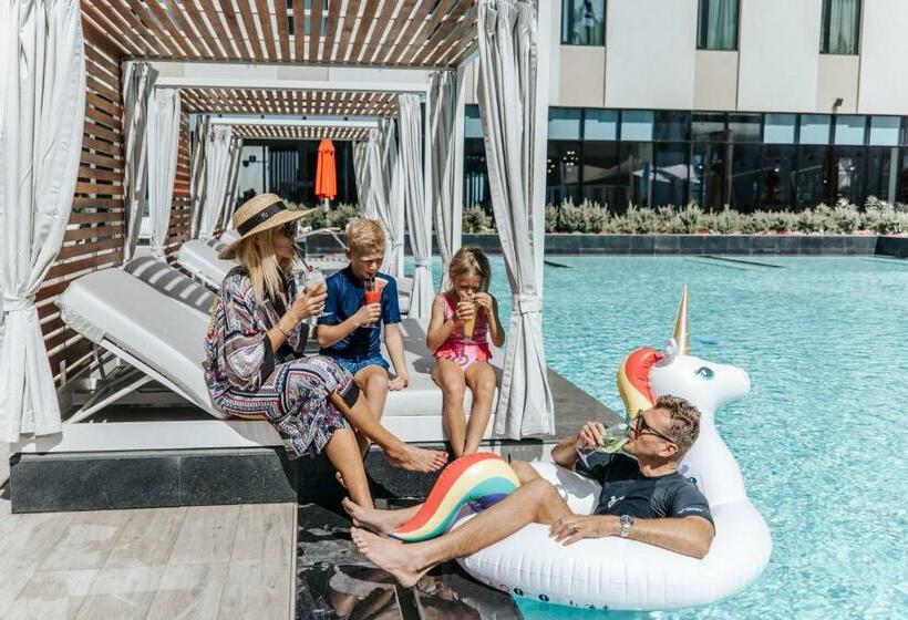 Maani Muscat Hotel & Suites