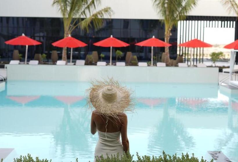 Maani Muscat Hotel & Suites