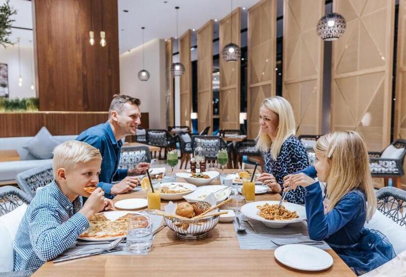 Maani Muscat Hotel & Suites