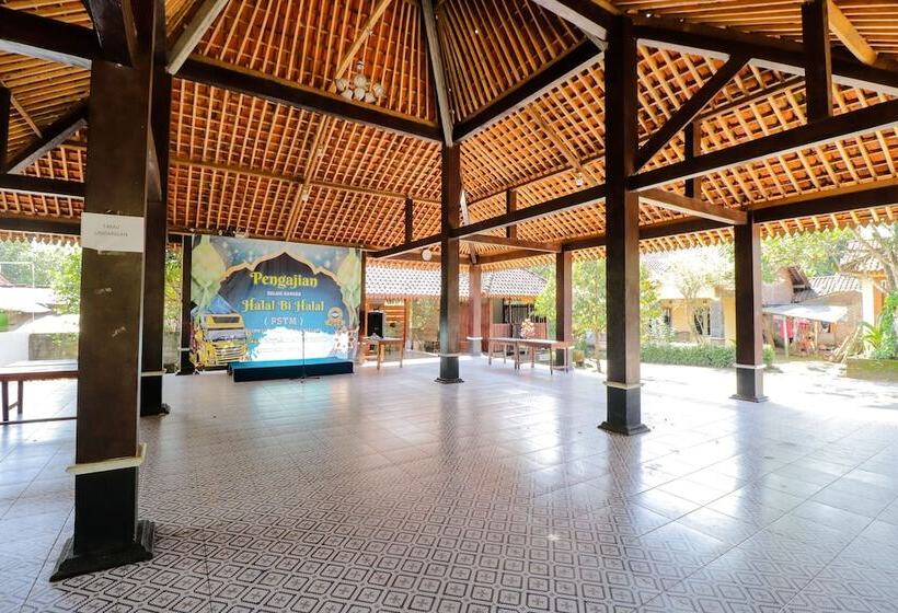 ペンション Omah Rohadi Syariah By Ndalem Beong