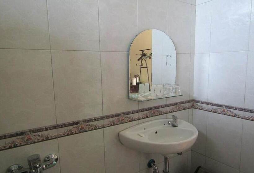 ペンション Omah Rohadi Syariah By Ndalem Beong