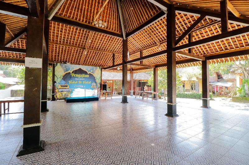 ペンション Omah Rohadi Syariah By Ndalem Beong