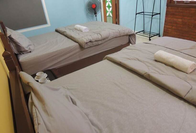 פנסיון Penginapan Wardi Syariah Borobudur By Ndalem Beong