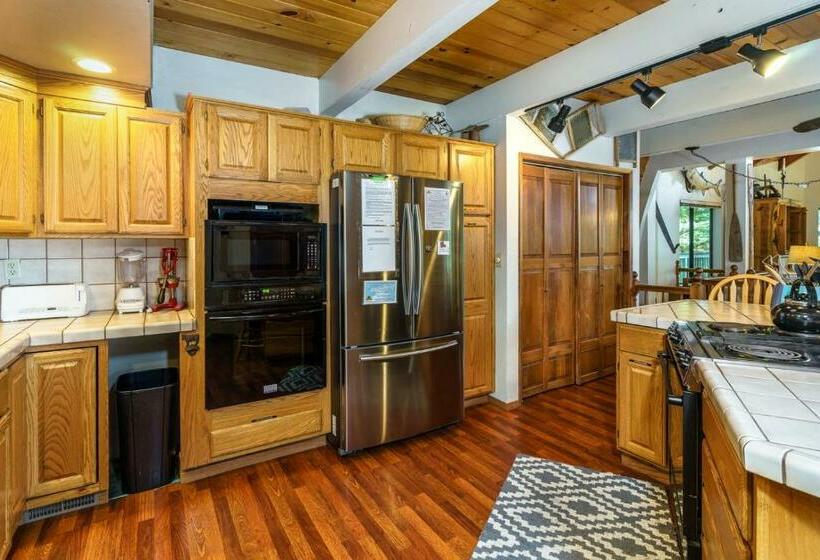 Pet Friendly Hart Lake House Cabin