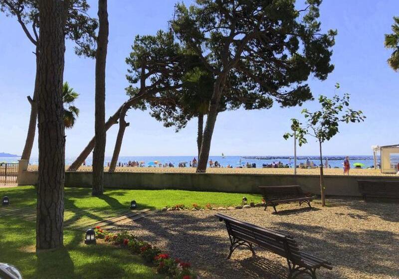 Pins I Mar A 3 7   Only Families