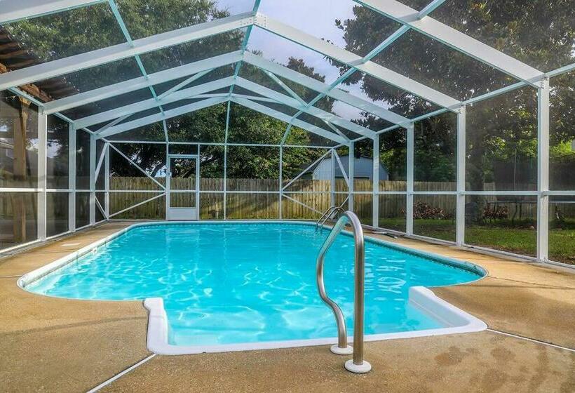 Pool House, Short Drive To Beach, Grill, Smart Tv