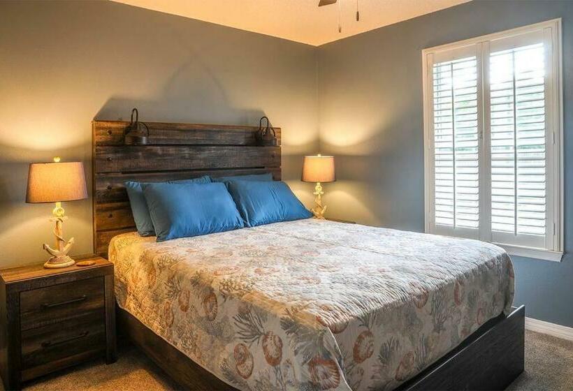 Pool House, Short Drive To Beach, Grill, Smart Tv