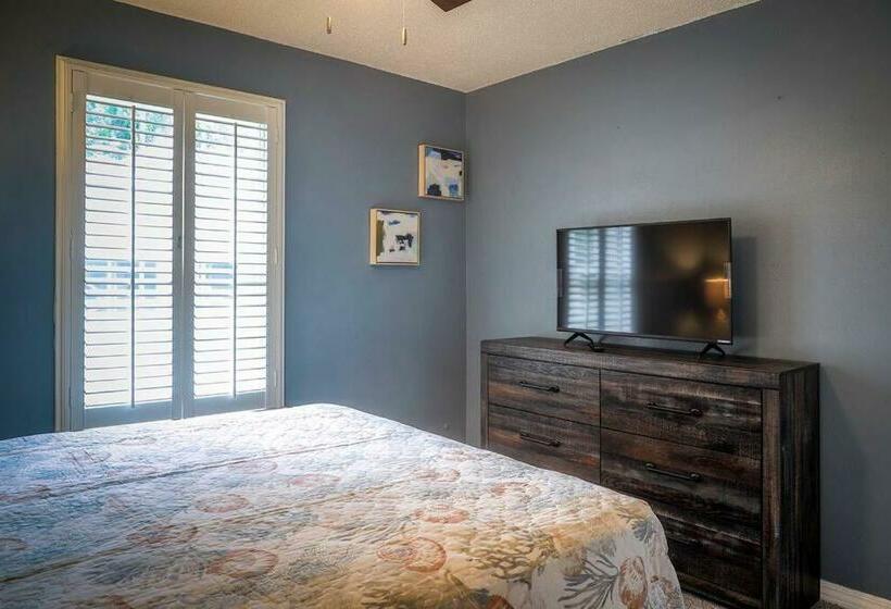 Pool House, Short Drive To Beach, Grill, Smart Tv