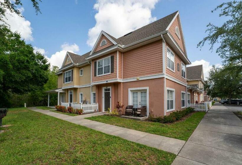 Perfect For Family, Wake Up Next To The Pool!