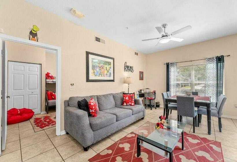 Perfect For Family, Wake Up Next To The Pool!