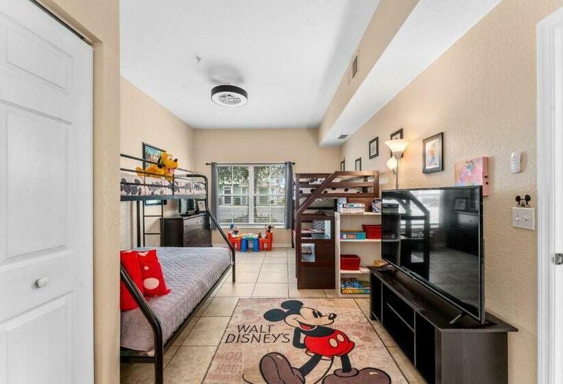 Perfect For Family, Wake Up Next To The Pool!