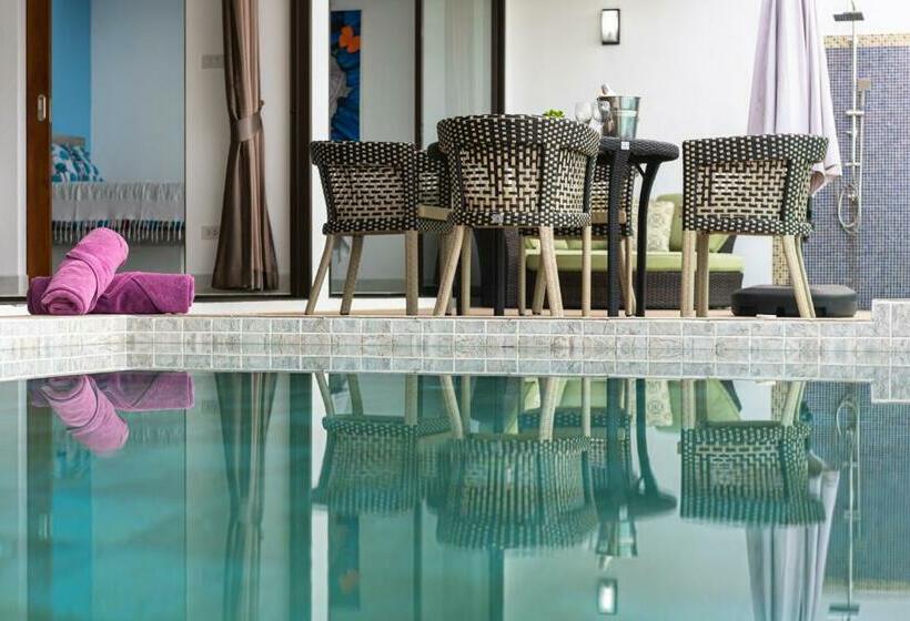 Villa Ruby Ocean Views