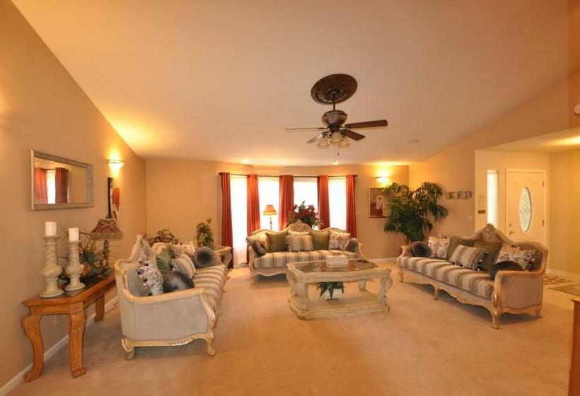 Yosemite Villa   Only 0,3 Miles From Lake Lodge Beach And Playground