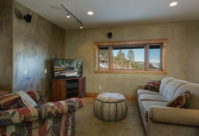 1234 Skyline Bayfield