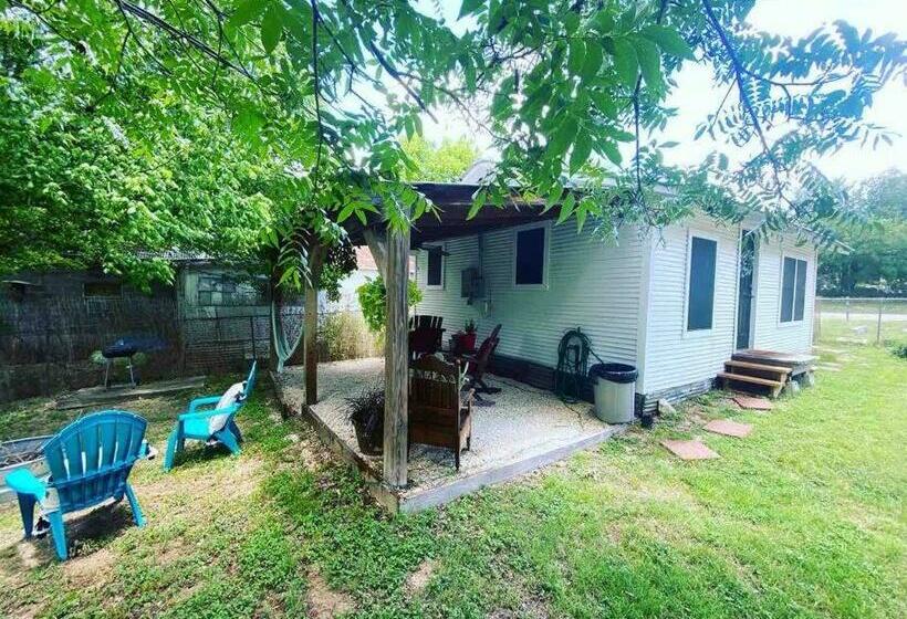 8th St. Cowboy Haus I Biker Friendly I River