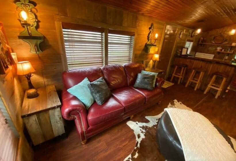 8th St. Cowboy Haus I Biker Friendly I River