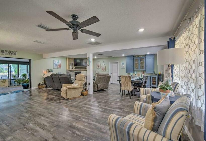 Crystal Water Escape With Private Outdoor Oasis