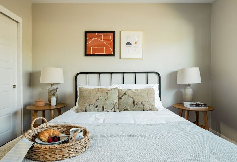 Daisy By Avantstay Modern Home W Spacious Backyard Pool Table Tennis