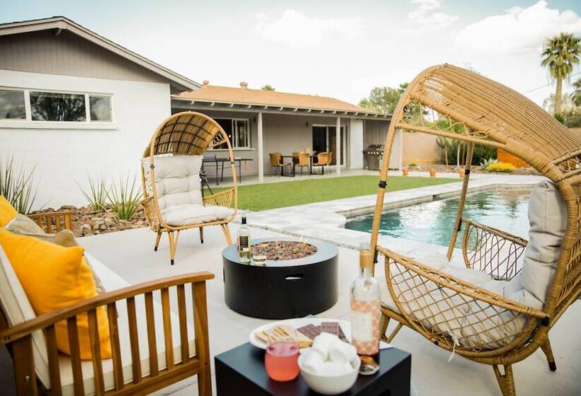 Daisy By Avantstay Modern Home W Spacious Backyard Pool Table Tennis