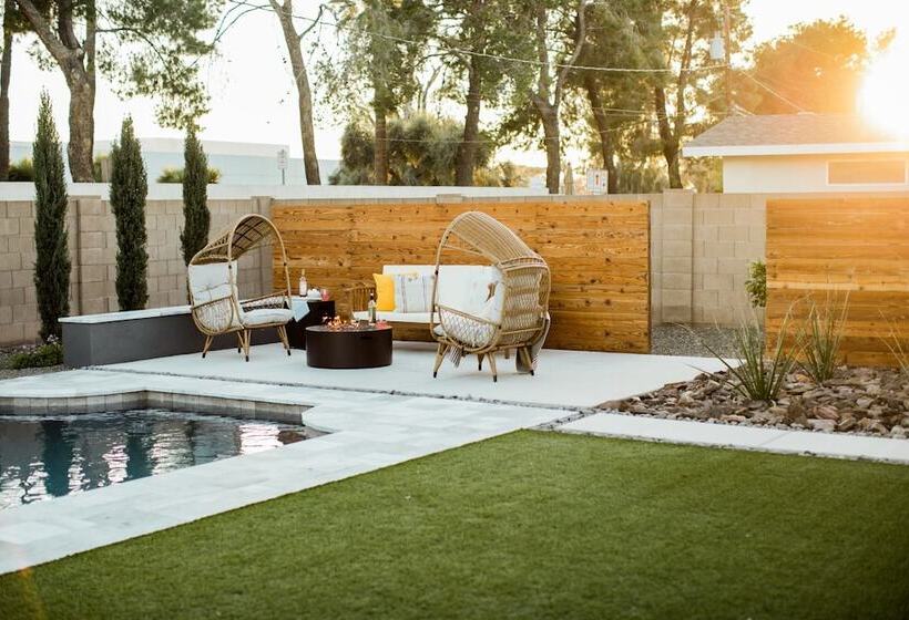 Daisy By Avantstay Modern Home W Spacious Backyard Pool Table Tennis