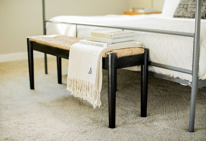 Daisy By Avantstay Modern Home W Spacious Backyard Pool Table Tennis