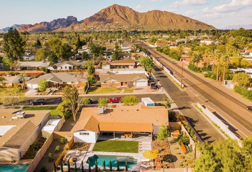 Daisy By Avantstay Modern Home W Spacious Backyard Pool Table Tennis