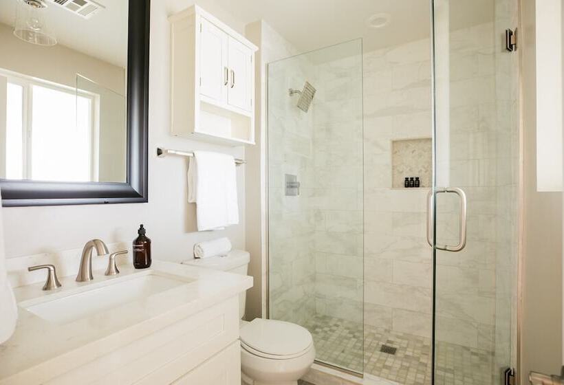 Daisy By Avantstay Modern Home W Spacious Backyard Pool Table Tennis