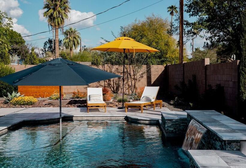 Daisy By Avantstay Modern Home W Spacious Backyard Pool Table Tennis