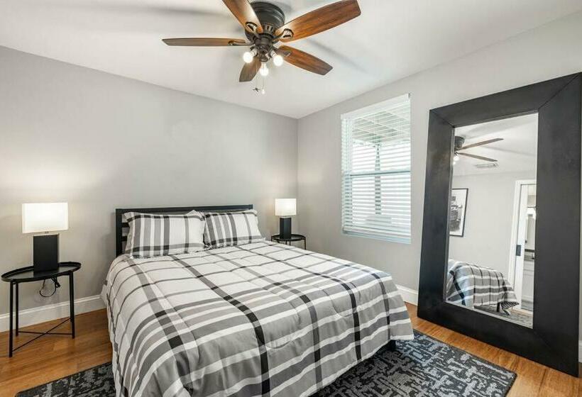 Grand Oaks Terminal In The Heights