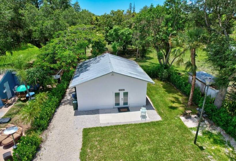 Guest House In A Downtown Bonita Springs Compound