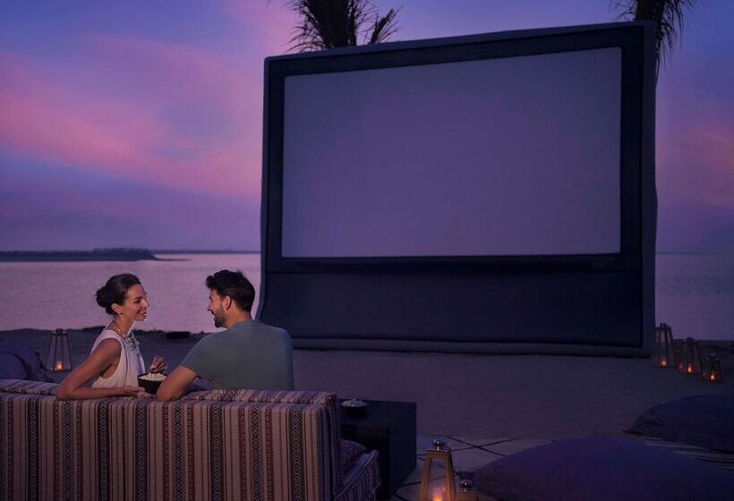 Отель Anantara World Islands Dubai Resort