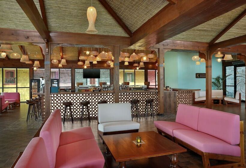 Отель Anantara World Islands Dubai Resort