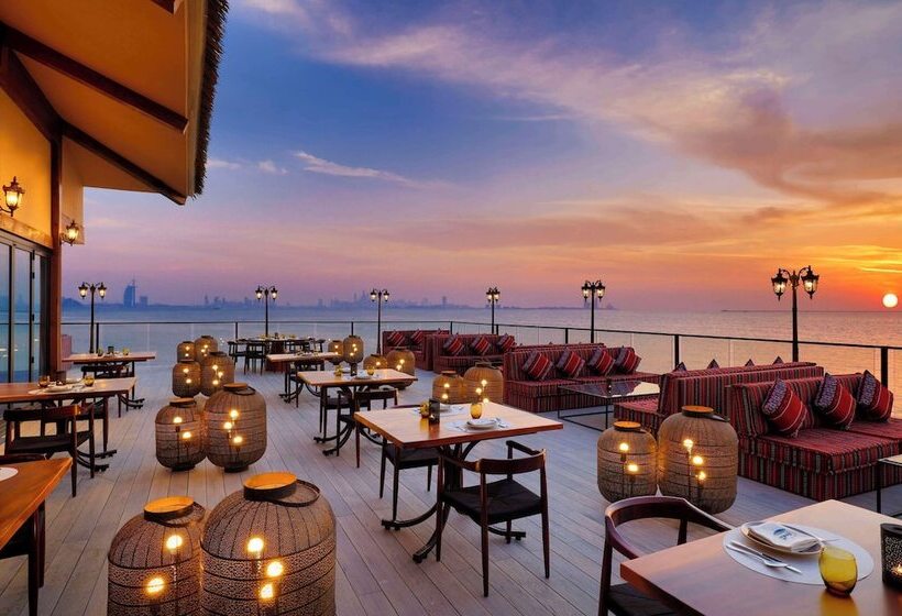 Отель Anantara World Islands Dubai Resort