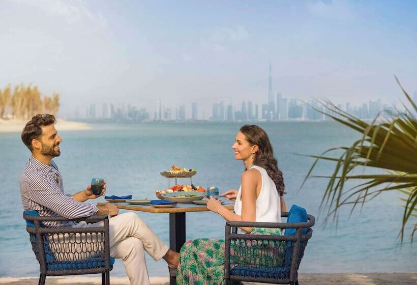 Отель Anantara World Islands Dubai Resort