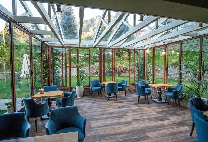 هتل Anavasi Mountain Resort