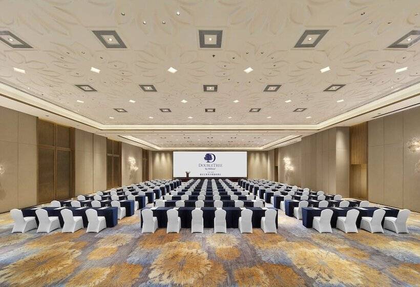 Отель Doubletree By Hilton Ya'an