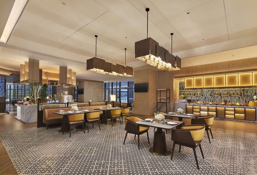 Отель Doubletree By Hilton Ya'an