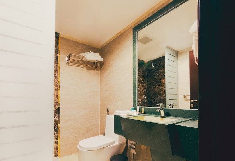 Отель Golden Ship