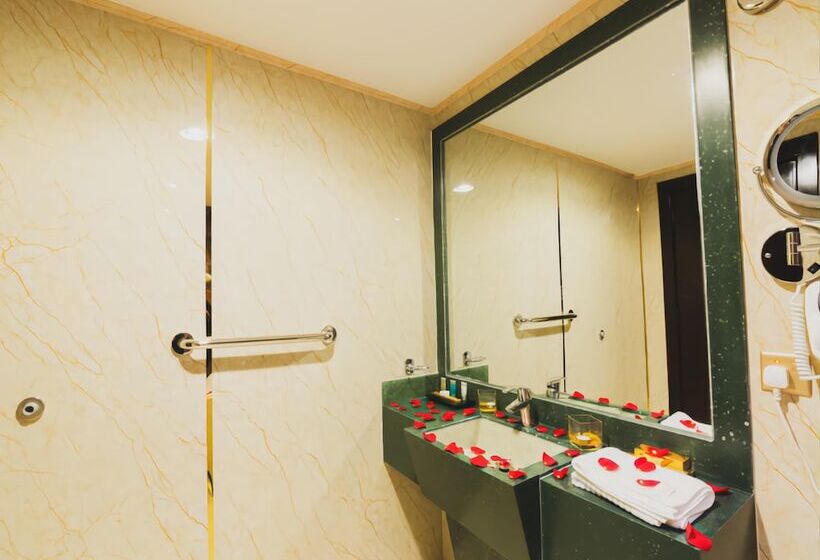 Отель Golden Ship