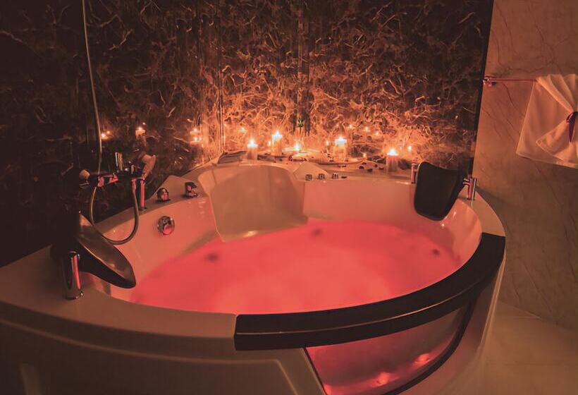 Отель Golden Ship