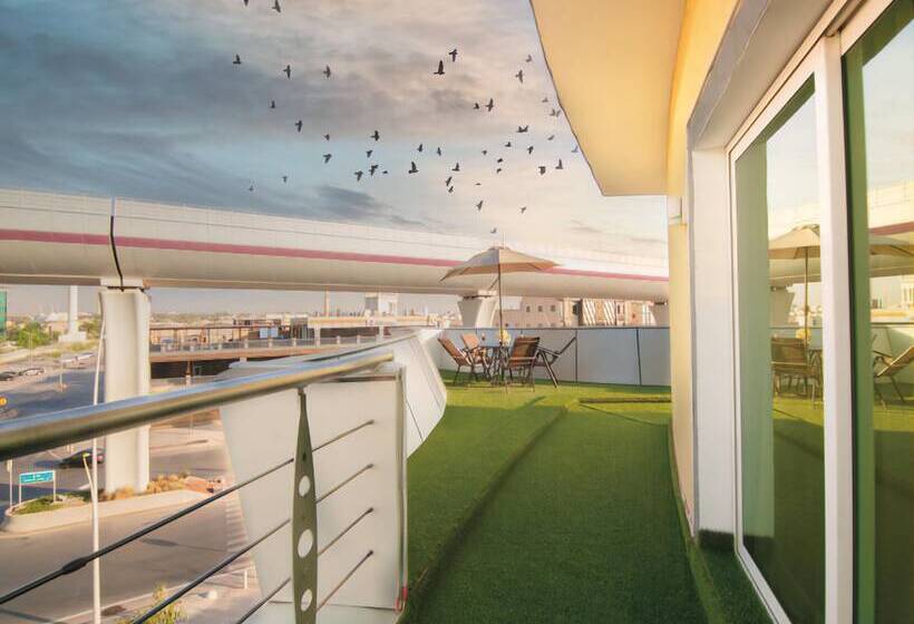 Отель Golden Ship