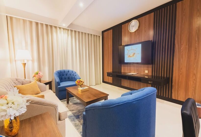 Отель Golden Ship