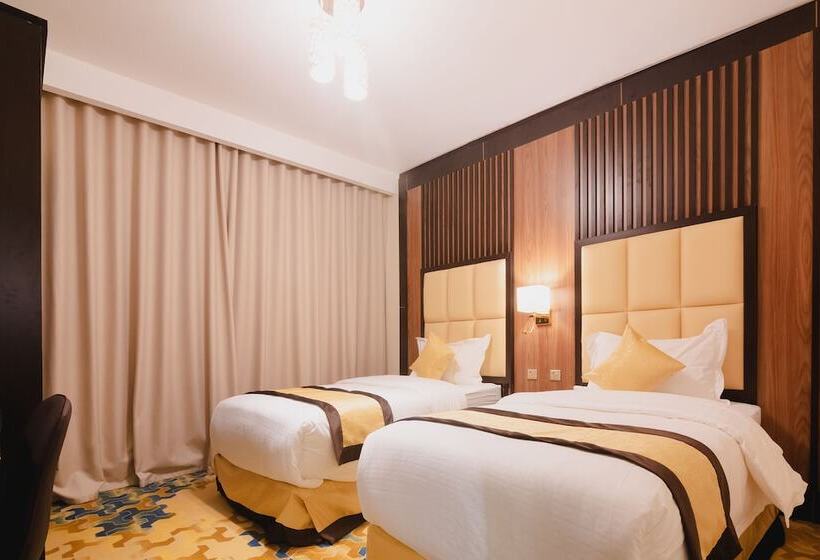 Отель Golden Ship