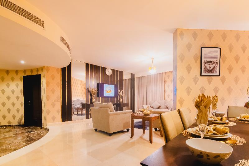 Отель Golden Ship