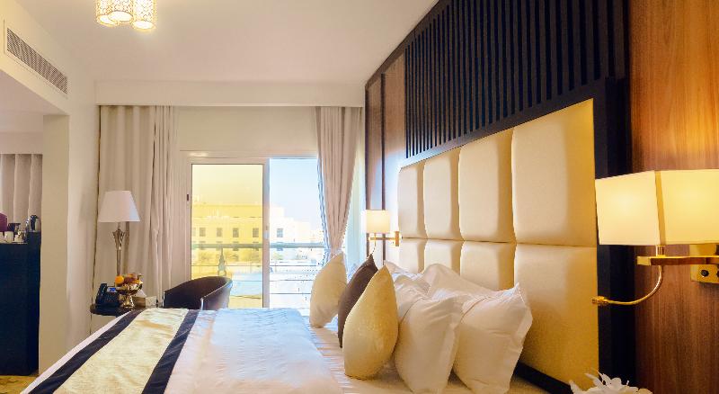 Отель Golden Ship