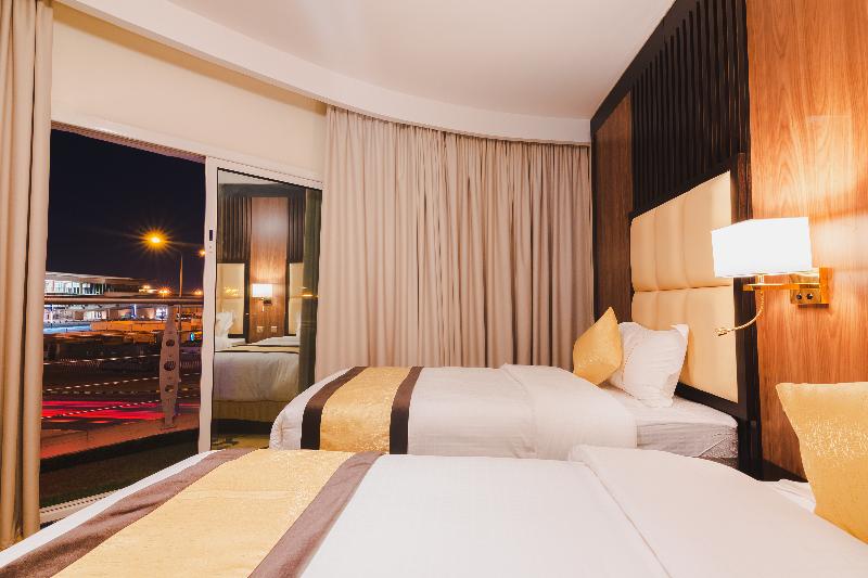 Отель Golden Ship